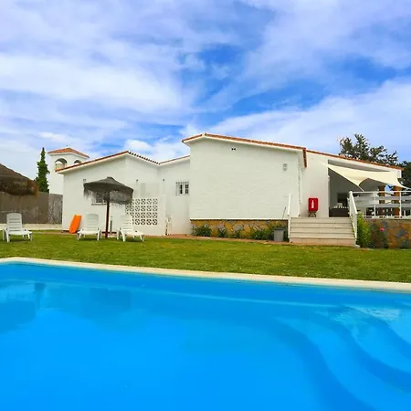 Luna Premium 9pax Villa
